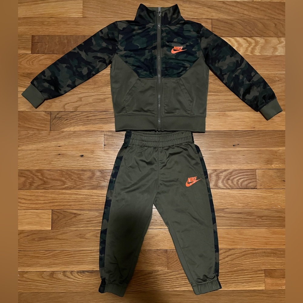 Nike Kids' Green and Black Camo Jogger Set